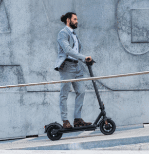 elektro scooter bergauf